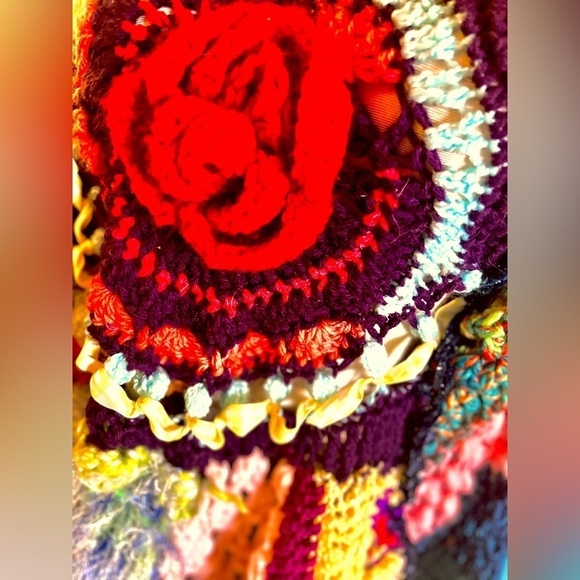 HANDMADE FREE FORM CROCHETED CAPE - Picture 14 of 15